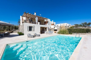 Villa Parasporos with Private Pool and Beach Access